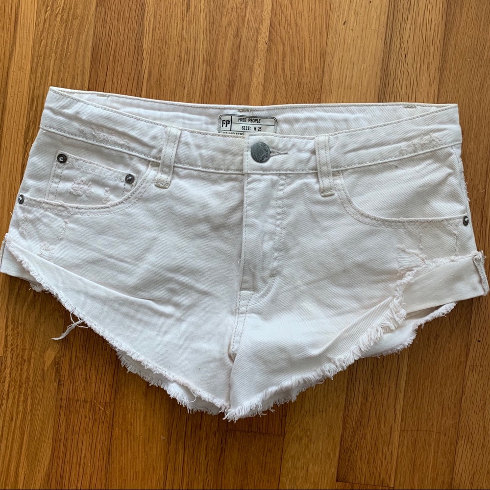 NWOT Free People off white denim cutoff shorts 25